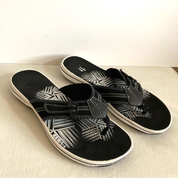 clarks flip flops uk